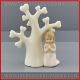 BOMBONIERE COMUNIONE STATUINE IN CERAMICA CON ALBERO E BAMBINA IN PREGHIERA OFFERTA FEMMINUCCIA SACRE BELLE A POCO PREZZO ONLINE